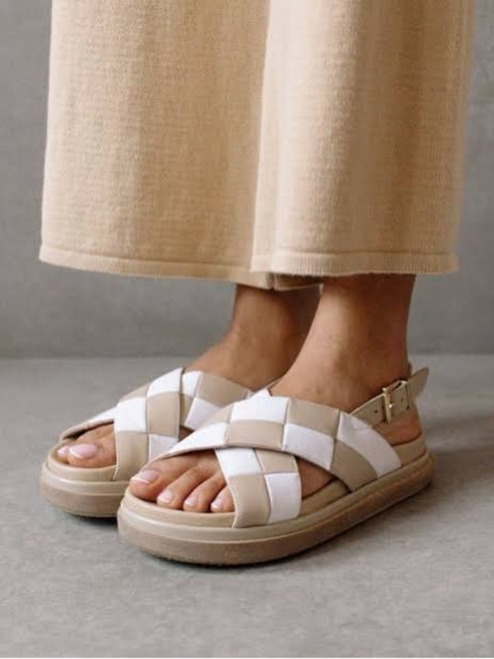 Alohas Marshmallow Platform Sandals, Size 38/US 7-7.5